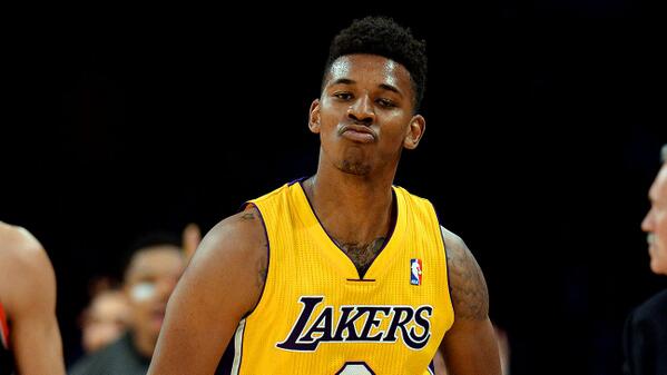 同时走强 同时走强